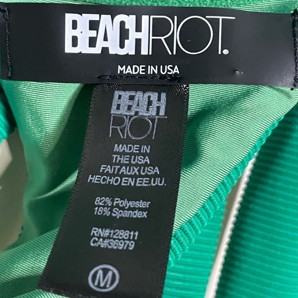 Beach Riot Blair Underwire Bikini Top in Green - Picture 6 of 6